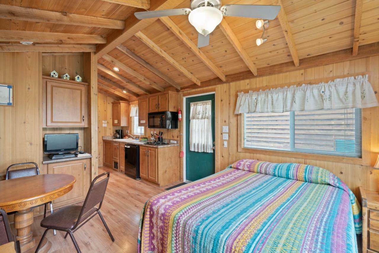 Crater Lake Resort Fort Klamath Extérieur photo